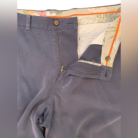 Tommy Bahama silk city shorts. Size 36 - Picture 3 of 8